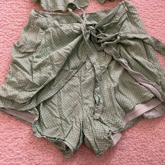 Green Polka-Dotted Crop Top and Shorts Set - Picture 2 of 6